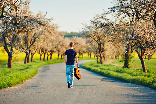 포토 JPG 해외이미지 라이프스타일 남자 행복 도로 음악 여행 자연 날씨 휴가 휴식 한명 사람 풍경 여러명 여행객 맑음 소리 봄 산책 기쁨 연주자 음악가 자유 기구 기타 시골 예술가 주말 기타리스트 뮤지컬 플레이어 혼자 스타일 해외202004 해외포토 직업 1 계절 감정 길 다수 컨셉 교통시설 현악기 문화예술 생활 생태계 파일형식 이미지허브