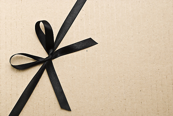 포토 JPG 해외이미지 기념일 리본 종이 크리스마스 휴가 선물 사람없음 장식 상자 검은색 놀람 축하 생일 나무상자 자르기 묶기 활 주기 매듭 애도 패키지 판지 골절 포장소품 해외202004 해외포토 감정 컬러 컨셉 포장 의학 모션 표정 이벤트 오브젝트 포장재료 파일형식 이미지허브