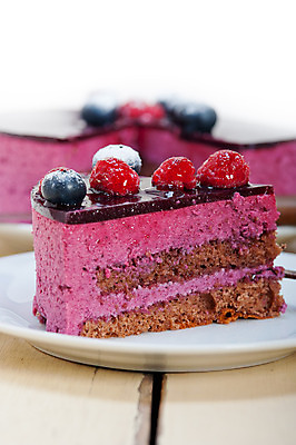 포토 JPG 해외이미지 접시 디저트 사람없음 케이크 달콤 블루베리 산딸기 해외202004 해외포토 식기 음식 과일 맛 파일형식 이미지허브