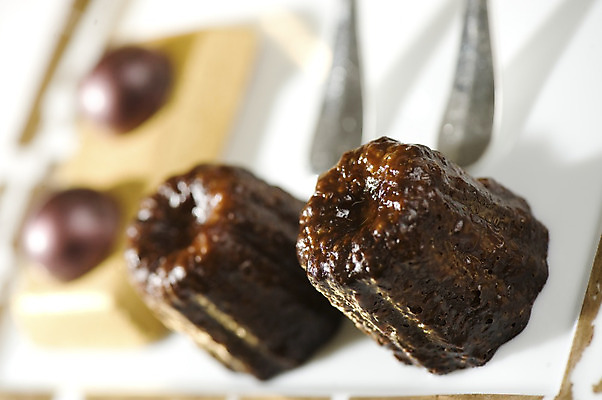 포토 JPG 해외이미지 전통 접시 음식 디저트 요리 사람없음 갈색 케이크 계란 빵집 우유 프랑스 껍질 달콤 맛 설탕 굽기 질감 아로마 밀가루 지역 악취 프랑스어 바닐라 제빵사 커스터드 페스츄리 캐러멜 해외202004 해외포토 직업 문자 식기 유럽 빵 컬러 컨셉 유제품 상점 알 가루 구이 크림 냄새 파일형식 이미지허브