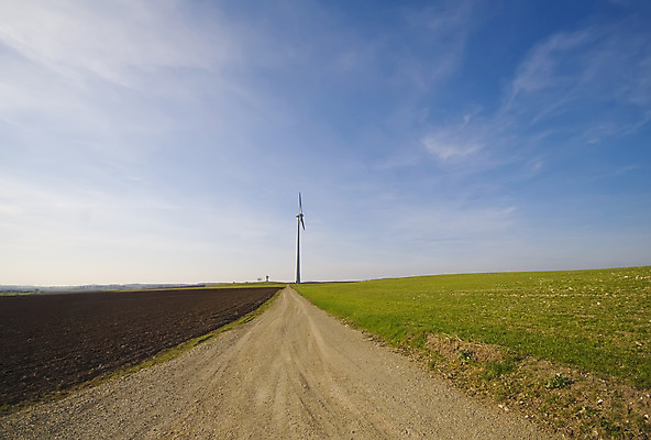 포토 JPG 해외이미지 길 밭 자연 하늘 바람 풍경 사람없음 파란색 힘 풍차 에너지 시골 생태학 해외202004 해외포토 자연요소 교육 컬러 농업 날씨 생태계 파일형식 이미지허브