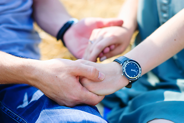 포토 JPG 해외이미지 백인 손 커플 여자 결혼 2 손가락 신혼부부 결혼식 남편 함께함 사랑 사람 사람없음 장미 터치 축하 아내 손톱관리 손톱 해외202004 해외포토 서양인 부부 꽃 감정 컨셉 관계 이벤트 신체부위 네일아트 신혼 파일형식 이미지허브