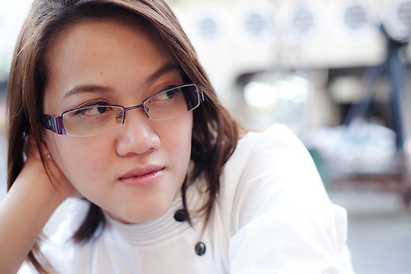 포토 JPG 해외이미지 모델 1 손 응시 드레스 여자 행복 아시아 안경 얼굴 포즈 백그라운드 비즈니스 손가락 태국 성공 휴식 아이디어 건강 한명 사람 동양인 성인 사무실 유행 검은색 흰색 마음 업무 달콤 내추럴 심각 해외202004 해외포토 시선 잡화 옷 감정 나라 컬러 컨셉 인종 신체부위 작업 맛 파일형식 이미지허브