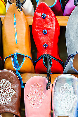 포토 JPG 해외이미지 전통 문화 여행 백그라운드 신발 크리스마스 아프리카 슬리퍼 선물 동양인 사람없음 쇼핑 컬러풀 유행 상점 활발 시장 닫기 샌들 가죽 이슬람교 기념품 색동 메디나 아랍어 핸드메이드 스타일 세련 해외202004 해외포토 기념일 나라 종교 컬러 컨셉 모션 인종 오브젝트 파일형식 이미지허브