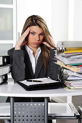 포토 JPG 해외이미지 백인 회사 비즈니스 노동자 실내 피곤 한명 성인 내부 사무실 업무 책상 두통 업무과다 비서 과로 해외202004 해외포토 서양인 직업 1 가구 컨셉 사람 작업 질병 파일형식 이미지허브
