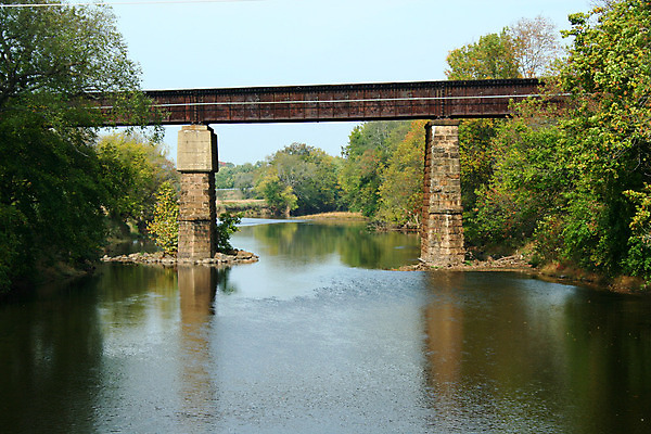포토 JPG 해외이미지 건축양식 교통시설 하늘 사람없음 물 강 반사 기차 철강 해외202004 해외포토 자연요소 건축 육상교통 교통 대중교통 시설 파일형식 이미지허브