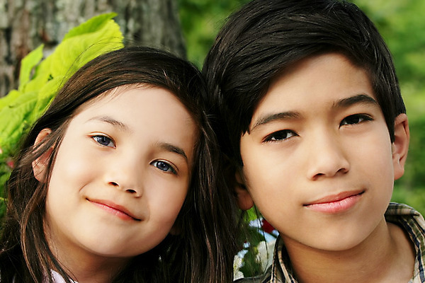 포토 JPG 해외이미지 행복 어린이 가족 관계 함께함 건강 사랑 동양인 소년 야외 두명 우정 달콤 형제 언니 남동생 유대감 혼혈 해외202004 해외포토 남자 감정 컨셉 사람 인종 친구 맛 자매 다문화 동생 파일형식 이미지허브