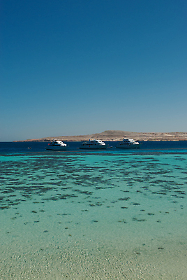 포토 JPG 해외이미지 모래 바다 섬 여행 리조트 휴식 사람없음 물 파란색 관광지 태양 탐험 흰색 멀리 열대기후 터키석 해외202004 해외포토 자연요소 컬러 컨셉 보석 파일형식 이미지허브