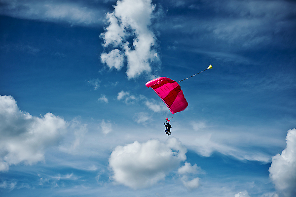 포토 JPG 해외이미지 주간 백그라운드 하늘 사람없음 야외 가을 비행 낙하산 패러글라이딩 고립 글라이더 대패 착륙 해외202004 해외포토 자연요소 계절 스포츠 파일형식 이미지허브