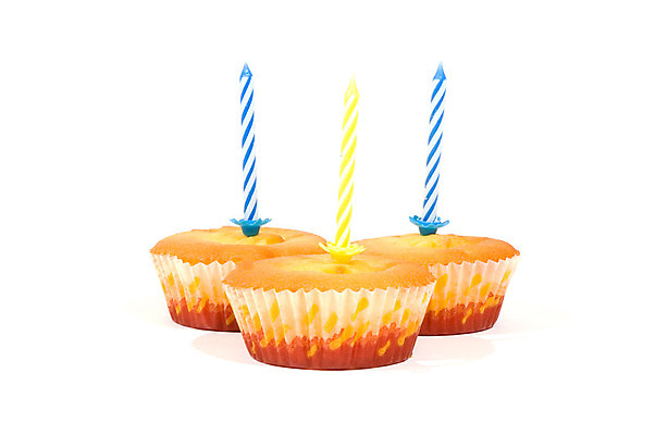 포토 JPG 해외이미지 1 기념일 음식 탁자 불 불꽃 디저트 사탕 이벤트 사람없음 파티 케이크 빵집 축하 생일 달콤 컵케이크 먹기 오브젝트 싱글 머핀 고립 페스츄리 해외202004 해외포토 자연요소 빵 가구 컨셉 모션 상점 맛 파일형식 이미지허브