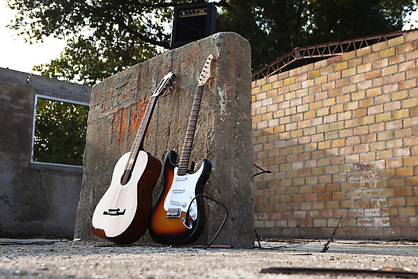 포토 JPG 해외이미지 음악 벽 바닥 그림자 한명 목재 소리 기타 원형 일렉기타 오브젝트 고립 그런지 뮤지컬 해외202004 해외포토 도형 나무 1 재료 현악기 문화예술 사람 파일형식 이미지허브