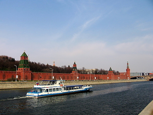 포토 JPG 해외이미지 유럽 벽 파도 여행 백그라운드 하늘 벽돌 주택 기술 사람없음 건물 빨간색 물 파란색 강 금속 맑음 수영 봄 흰색 도시 4월 러시아 타운 모스크바 해외202004 해외포토 자연요소 건축물 계절 나라 바다 컬러 재질 날씨 수상스포츠 날짜 파일형식 이미지허브