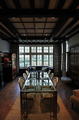 포토 JPG 해외이미지 1 가구 거실 의자 건축양식 창문 탁자 바닥 아파트 주택 사람없음 내부 장식 방 수확 황금 고급 옛날 스타일 해외202004 해외포토 건축 생활용품 컨셉 농업 건물 파일형식 이미지허브