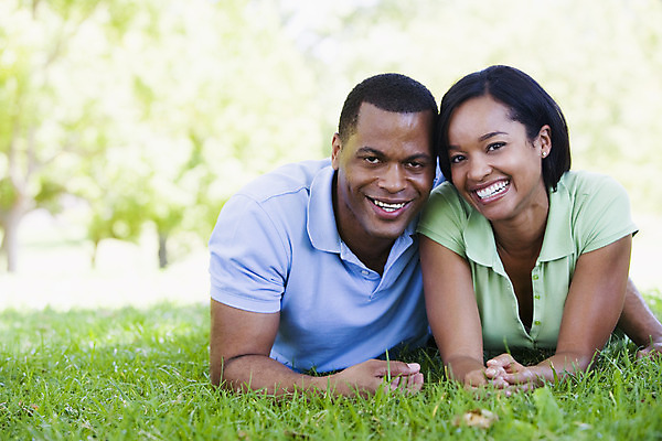 포토 JPG 해외이미지 주간 커플 응시 공원 여자 남자 행복 자국 포옹 남편 미소 웃음 20대 야외 두명 세로 30대 눕기 시골 아내 승차 즐거움 성인여자만 카피스페이스 해외202004 해외포토 자연요소 시선 공공시설 감정 관계 안기 모션 표정 사람 청년 장년 공백 여자만 성인만 파일형식 이미지허브