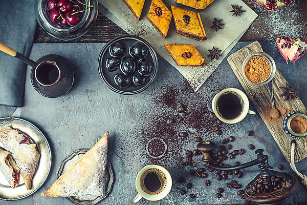 포토 JPG 해외이미지 전통 접시 커피 음료 음식 컨셉 오렌지 디저트 요리 동양인 사람없음 목재 컵 가로 빨간색 파란색 금속 얼음 검은색 빵집 회색 원두 바위 흰색 체리 달콤 굽기 먹기 향신료 준비 석류 동쪽 땅바닥 백자 슈가파우더 시나몬 정물화 페스츄리 바클라바 해외202004 튀르키예 해외포토 자연요소 나무 식기 아시아 빵 컬러 과일 재료 모션 재질 바닥 인종 상점 돌_바위 도자기 맛 구이 방향 그림 향미료 파일형식 이미지허브