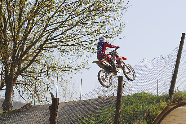 포토 JPG 해외이미지 도로 스포츠 포즈 백그라운드 십자가 패턴 교통시설 사람없음 운동 자전거 점프 검은색 힘 경쟁 자유 오토바이 깃발 바퀴 승차 헬멧 위험 속도 그림 체크무늬 순환 먼지 엔진 모터 라이더 레이서 마무리 선로 오프로드 집회 프리스타일 해외202004 해외포토 길 컬러 교통 컨셉 무늬 모션 건강 바이크 보호장비 시설 파일형식 이미지허브