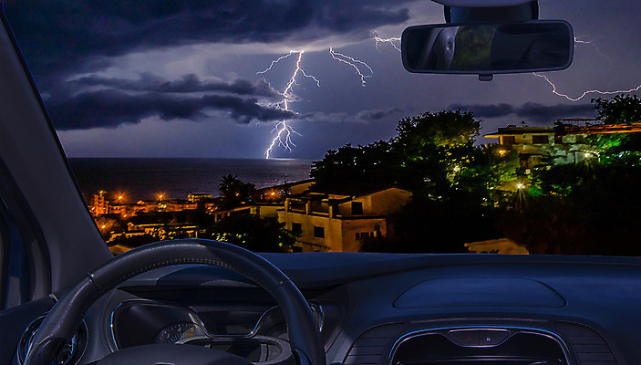 포토 JPG 해외이미지 구름 여행 교통시설 자동차 자연 유리 날씨 실내 풍경 사람없음 내부 어둠 힘 거울 에너지 바퀴 야간 위험 번개 볼트 폭풍 계기판 뇌우 자동 폭풍우 해외202004 해외포토 자연요소 육상교통 교통 컨셉 재질 공구 비_날씨 자연재해 시설 생태계 파일형식 이미지허브