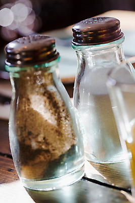 포토 JPG 해외이미지 전통 식기 디자인 커피 음료 음식 유리 탁자 호텔 아침 주택 사람없음 내부 목재 장식 세트 햇빛 식당 식사 젖음 수확 흰색 시골 신선 항아리 아침식사 허브 향신료 서비스 대륙 후추 시들음 설정 옛날 스타일 셰이커 해외202004 해외포토 주간 나무 식물 컬러 가구 농업 재료 재질 숙소 건물 태양 상점 도자기 향미료 파일형식 이미지허브