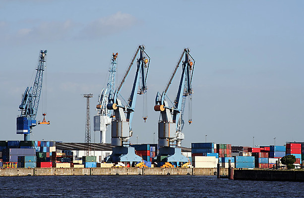 포토 JPG 해외이미지 유럽 산업 교통시설 하늘 독일 사람없음 물 파란색 항구 화물 컨테이너 기중기 포트 터미널 함부르크 해외202004 해외포토 자연요소 나라 컬러 교통 운송업 중장비 시설 파일형식 이미지허브