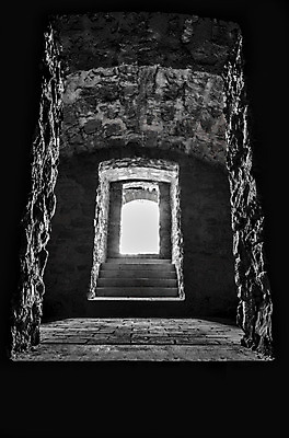 포토 JPG 해외이미지 벽 컨셉 건축양식 날씨 바닥 프레임 흑백 그림자 사람없음 빛 문 계단 믿음 어둠 희망 수확 골동품 조약돌 중세 폐허 복고 지하 옛날 지하실 카피스페이스 해외202004 해외포토 건축 감정 농업 촬영기법 공백 돌_바위 역사 파일형식 이미지허브