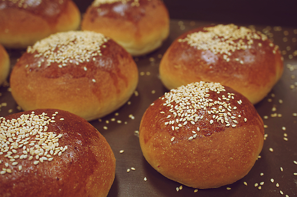 포토 JPG 해외이미지 음식 다이어트 쟁반 건강 씨앗 사람없음 갈색 계란 검은색 빵집 수확 껍질 햄버거 흰색 신선 원형 오븐 맛 밀 굽기 먹기 속도 롤 깨 베이글 번 페스츄리 스타일 해외202004 해외포토 도형 식물 빵 컬러 컨셉 농업 식재료 모션 곡류 패스트푸드 상점 알 가전제품 조미료 구이 파일형식 이미지허브