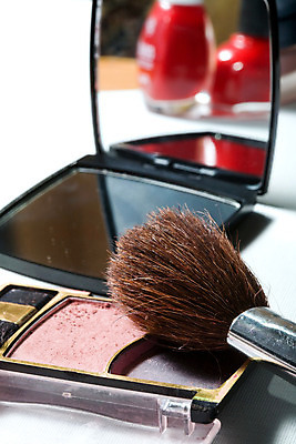 포토 JPG 해외이미지 여자 분홍색 그림자 사람없음 유행 보라색 페인트 화장품 거울 붓 가루 볼터치 내추럴 돌봄 해외202004 해외포토 컬러 모션 사람 화장 뷰티 파일형식 이미지허브