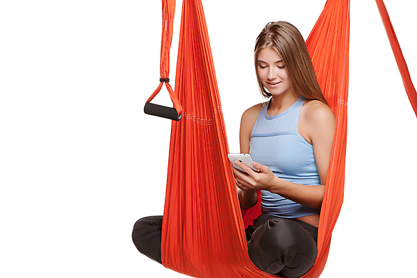 포토 JPG 해외이미지 전신 백인 라이프스타일 응시 여자 실내 매달리기 건강 한명 들기 성인 옆모습 스마트폰 요가자세 흰배경 요가복 플라잉요가 성인여자한명만 요가해먹 해외202004 해외포토 서양인 1 시선 뷰포인트 포즈 백그라운드 요가 모션 사람 내부 생활 핸드폰 스마트기기 운동복 흰색 여자한명만 성인여자만 파일형식 이미지허브