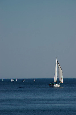 포토 JPG 해외이미지 라이프스타일 스포츠 바다 여행 요트 하늘 바람 휴가 휴식 항해 사람없음 물 파란색 평화 자유 보트 네비게이션 뱃놀이 해외202004 해외포토 자연요소 컬러 컨셉 배_교통 날씨 생활 전통놀이 파일형식 이미지허브