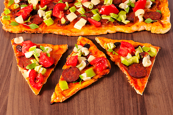 포토 JPG 해외이미지 빵 백그라운드 토마토 부분 양파 피망 치즈 파프리카 피자 파슬리 샌드위치 건강 육류 요리 사람없음 저녁식사 카페 신선 소시지 맛 정크푸드 폐기물 정상 케첩 굽기 묘사 오브젝트 싱글 햄 베이컨 점심식사 미니 오레가노 페스츄리 해외202004 해외포토 음식 컨셉 채소 식재료 유제품 패스트푸드 서양음식 돼지고기 상점 식사 소스_음식 가공식품 쓰레기 구이 파일형식 이미지허브