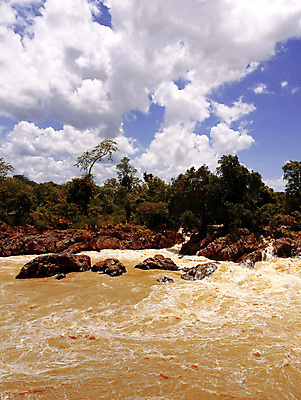 포토 JPG 해외이미지 구름 계절 공원 아시아 여행 자연 하늘 휴가 동양인 풍경 사람없음 야외 초록색 물 강 갈색 폭포 흐름 가을 바위 시골 신선 개울 황무지 숲 큼 순수 장면 라오스 남쪽 내추럴 메콩강 힘찬 해외202004 해외포토 자연요소 공공시설 나라 컬러 컨셉 인종 돌_바위 크기 방향 생태계 파일형식 이미지허브
