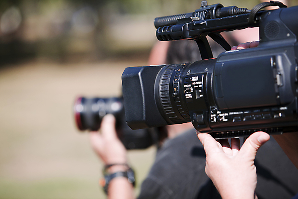 포토 JPG 해외이미지 직업 손 이벤트 사람없음 카메라 촬영 텔레비전 장비 업무 기자 뉴스 중앙 전문직 발사 사진사 보고서 면접 슛 리포터 일반 동영상 생존 해외202004 해외포토 비즈니스 신체부위 전자제품 작업 작가 파일형식 이미지허브