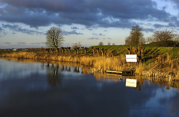 포토 JPG 해외이미지 구름 자연 풍경 사람없음 물 성 수비 저녁 네덜란드 군용 해외202004 해외포토 자연요소 건축물 유럽 모션 군대 야간 생태계 파일형식 이미지허브
