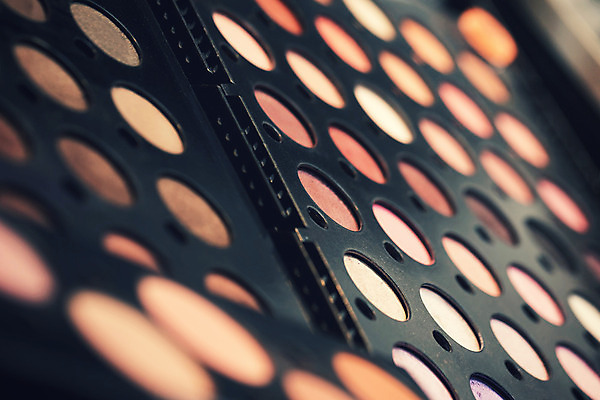 포토 JPG 해외이미지 직업 백그라운드 그림자 사람없음 세트 컬러풀 유행 검은색 페인트 화장품 화려 팔레트 가루 수집 만들기 아이섀도 해외202004 해외포토 컬러 컨셉 모션 뷰티 파일형식 이미지허브