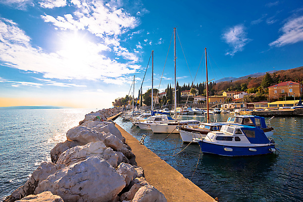포토 JPG 해외이미지 바다 건축양식 하늘 휴가 거리 파노라마 풍경 해변 사람없음 건물 초록색 물 여름 파란색 울타리 항구 일몰 산책로 바위 도시 만 보트 역사 지중해 빌라 타운 크로아티아 옛날 터키석 해외202004 해외포토 자연요소 건축물 계절 건축 유럽 길 컬러 배_교통 교통시설 주택 촬영기법 담장 노을 돌_바위 보석 파일형식 이미지허브