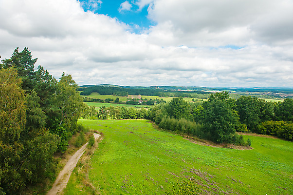 포토 JPG 해외이미지 나무 구름 도로 밭 자연 하늘 풍경 사람없음 초록색 환경 봄 시골 숲 언덕 체코 내추럴 보헤미아 생태학 수평선 해외202004 해외포토 자연요소 식물 계절 교육 유럽 길 컬러 농업 교통시설 생태계 파일형식 이미지허브