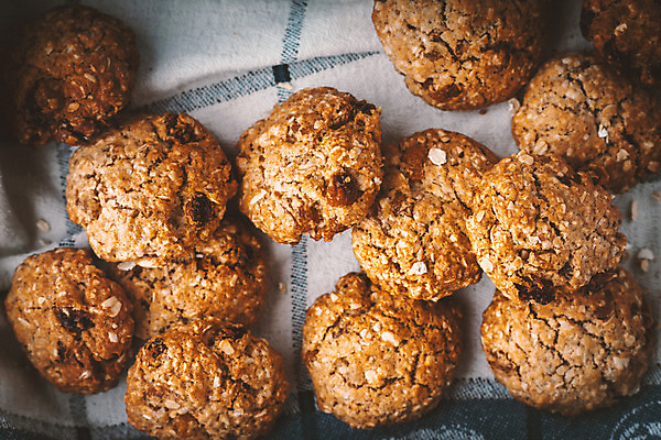 포토 JPG 해외이미지 음식 백그라운드 건강 사람없음 파란색 수건 노란색 원형 플랫 질감 냅킨 건포도 구성 오트밀 정물화 많음 해외202004 해외포토 도형 컬러 컨셉 포도 위생용품 그림 건과일 파일형식 귀리 이미지허브