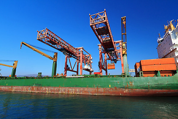 포토 JPG 해외이미지 산업 바다 교통시설 사람없음 물 파란색 쌓기 항구 이탈리아 화물 보트 상품 큼 컨테이너 화물선 기중기 무역 함선 상업 포트 무거움 물류 로딩 수입 터미널 해외202004 해외포토 자연요소 유럽 컬러 교통 배_교통 모션 운송업 중장비 무게 크기 시설 파일형식 이미지허브