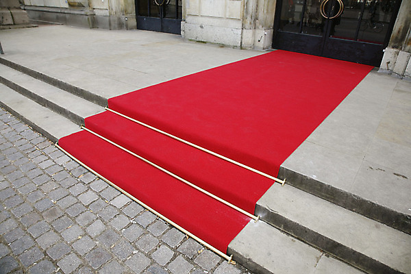 포토 JPG 해외이미지 문화 덴마크 사람없음 야외 가로 빨간색 카펫 공연 무대 화려 극장 단계 실행 코펜하겐 유흥 벨벳 해외202004 해외포토 컬러 컨셉 북유럽 이벤트 실크 파일형식 이미지허브