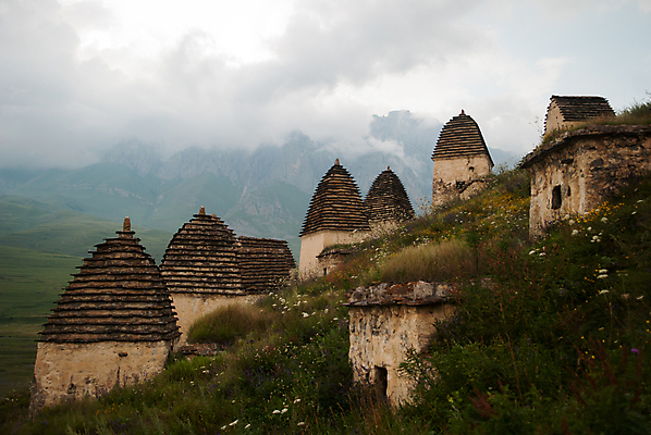 포토 JPG 해외이미지 백인 스포츠 여행 건축양식 휴가 산 사람없음 초록색 파란색 러시아 북쪽 추적 해외202004 해외포토 서양인 건축 유럽 컬러 모션 방향 파일형식 이미지허브