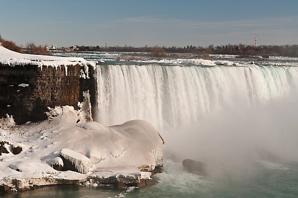 포토 JPG 해외이미지 겨울 자연 사람없음 야외 가로 물 강 컬러풀 얼음 폭포 분무기 해외202004 해외포토 자연요소 계절 컬러 생태계 파일형식 이미지허브
