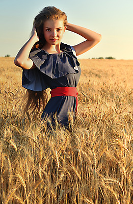 포토 JPG 해외이미지 식물 1 라이프스타일 계절 음식 빵 줄기 백그라운드 밭 농업 자연 하늘 건조 건강 옥수수 씨앗 한명 풍경 야외 여름 농작물 햇빛 농장 노란색 맑음 터치 수확 시골 황금 낟알 땅 시리얼 밀 유기농 보리 귀 스파이크 밀짚 내추럴 무료 숙성 호밀 해외202004 해외포토 웰빙 산업 컬러 날씨 곡류 사람 생활 신체부위 태양 짚 생태계 파일형식 이미지허브