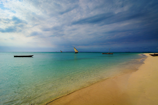 포토 JPG 해외이미지 모래 바다 섬 여행 아프리카 자연 하늘 낚시 휴가 풍경 사람없음 가로 물 여름 파란색 우주 맑음 꿈 흰색 보트 인도인 낚시꾼 탄자니아 해외202004 해외포토 자연요소 외국인 계절 나라 컬러 배_교통 레저 날씨 동양인 생태계 파일형식 이미지허브