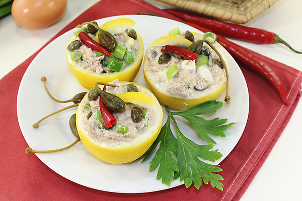 포토 JPG 해외이미지 양파 사람없음 요식업 배열 참치 레몬 가득함 폭식 뷔페 스터핑 해외202004 해외포토 산업 채소 과일 어류 파일형식 이미지허브