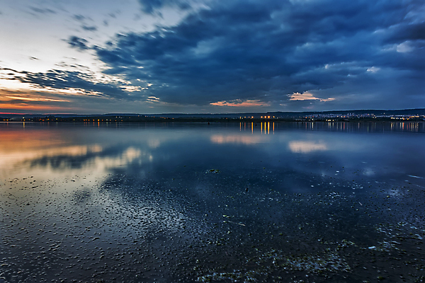 포토 JPG 해외이미지 구름 호수 파도 바다 백그라운드 자연 전등 수채화 파노라마 풍경 사람없음 야외 빨간색 물 파란색 컬러풀 햇빛 반사 평화 일출 검은색 황혼 일몰 놀람 새벽 활발 도시 만 화려 캔버스 수평선 해외202004 해외포토 자연요소 감정 컬러 컨셉 조명 촬영기법 표정 태양 노을 생태계 파일형식 이미지허브