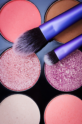 포토 JPG 해외이미지 직업 여자 얼굴 분홍색 백그라운드 오렌지 그림자 사람없음 빨간색 초록색 파란색 빛 세트 컬러풀 노란색 유행 보라색 검은색 페인트 화장품 활발 붓 팔레트 닫기 가루 피부 오브젝트 만들기 아이섀도 조립 강렬 해외202004 해외포토 컬러 컨셉 과일 모션 사람 신체부위 뷰티 파일형식 이미지허브