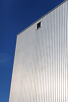 포토 JPG 해외이미지 선 벽 벽지 표면 추상 주택 사람없음 빛 반사 금속 공백 은색 묘사 질감 평행 알루미늄 카피스페이스 세련 강조 해외202004 해외포토 컬러 무늬 재질 건물 파일형식 이미지허브