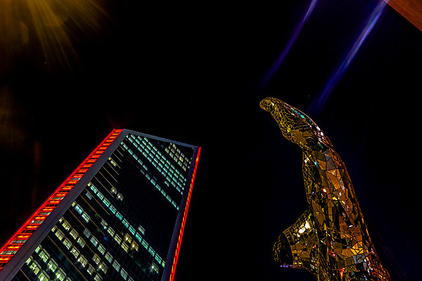 포토 JPG 해외이미지 도로 건축양식 아침 거리 사람없음 건물 파란색 일출 고층빌딩 도심 속도 뿌연 사방 전후 해외202004 해외포토 주간 건축물 건축 길 컬러 교통시설 빌딩 노을 도시 비교 파일형식 이미지허브