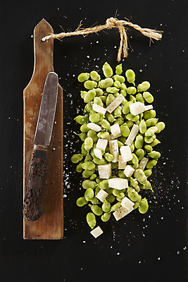 포토 JPG 해외이미지 접시 계절 채소 치즈 건강 요리 사람없음 초록색 봄 신선 발표 자르기 날것 후추 꼬투리 석판 작살 해외202004 해외포토 식기 컬러 모션 유제품 향신료 파일형식 이미지허브