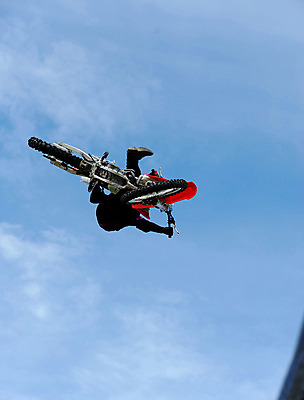 포토 JPG 해외이미지 남자 스포츠 장난 사람없음 점프 오토바이 라이더 해외202004 해외포토 모션 사람 바이크 파일형식 이미지허브