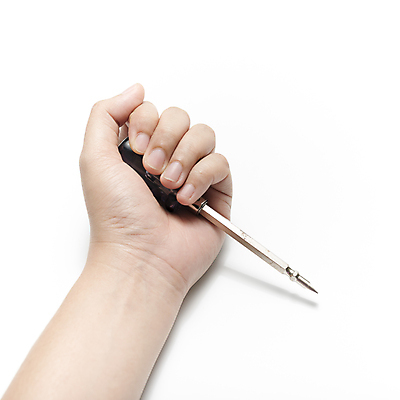 포토 JPG 해외이미지 손 실내 들기 신체부위 공구 드라이버 해외202004 해외포토 모션 사람 내부 도구 파일형식 이미지허브